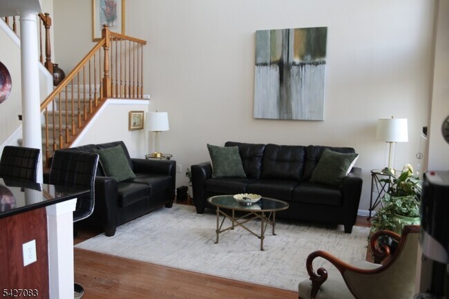 Building Photo - 18 Rosewood Ct