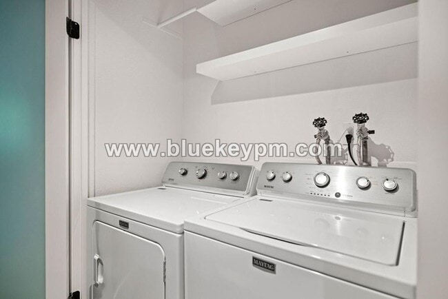 Building Photo - 2 Bed, 1 Bath Condo at Franciscan Condomin...