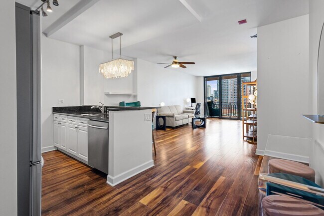 Building Photo - 330 N Jefferson St