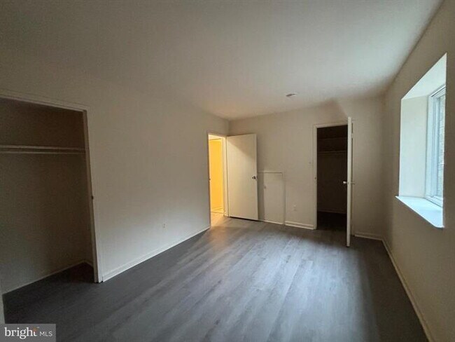 Building Photo - Charming Edsall Bluff Condo: Your Alexandria Oasis