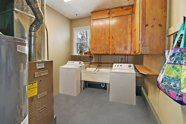 Building Photo - 3964 Grandview Ave