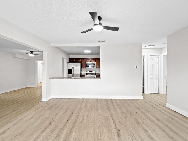 Building Photo - SECTION 8 ACCEPTED! Spacious Updated Home in St. Petersburg with a Large Backyard - 4bed | 2bed