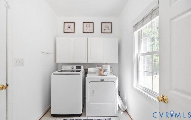 Building Photo - 1937 Bantry Dr