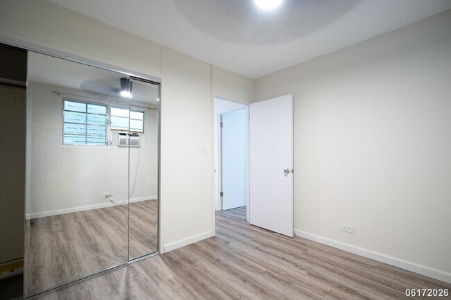 Building Photo - $2,100 / 2br - 2BED 1 BATH CONDO ON KAPIOLANI BLVD