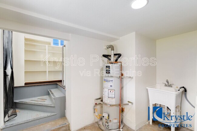 Building Photo - 1616 Fern Pl