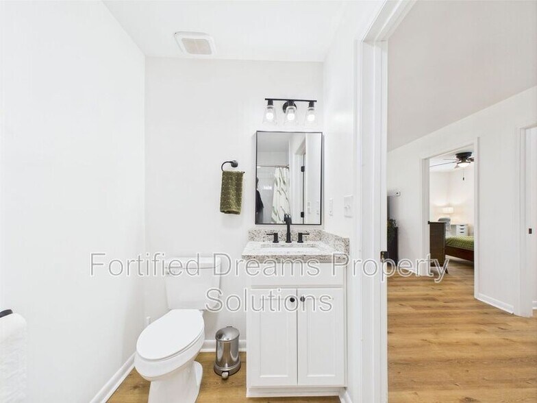 Building Photo - 355 Ransom Rd