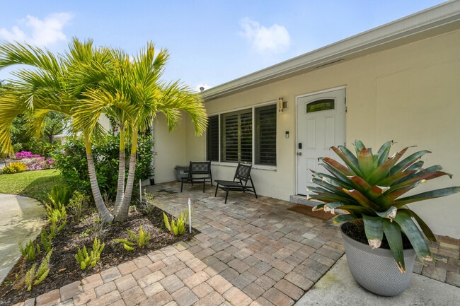Building Photo - 400 Tequesta Dr