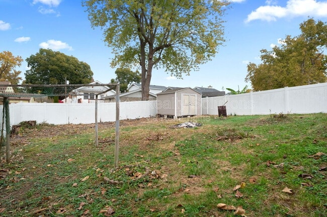 Building Photo - 5339 Vine Ave