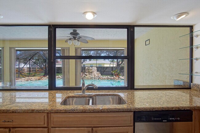 Building Photo - 1273 SW Albenga Ave