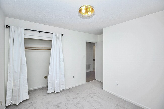 Building Photo - Exquisite South Charlotte Ranch, Move-In R...