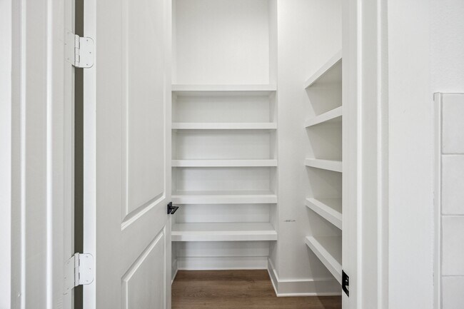 Building Photo - 2826 Versailles Oak Ln