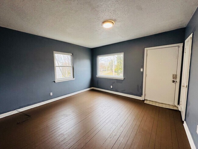 Building Photo - Comfort Meets Convenience: Beautiful 5-Bedroom Single-Family Home Family-Friendly