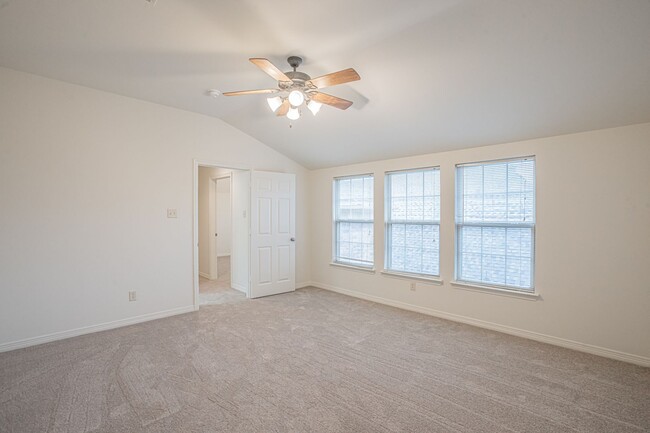 Building Photo - Luxury Three Bedroom Duplex in Arlington H...