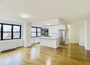 Building Photo - E 16 ST