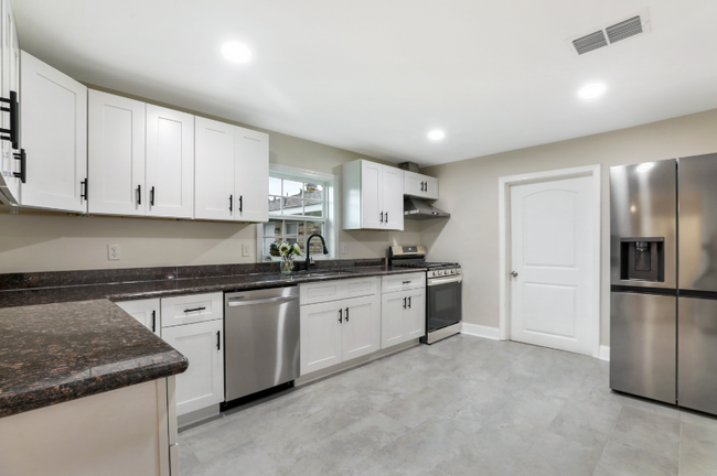 Building Photo - 512 Avenue G