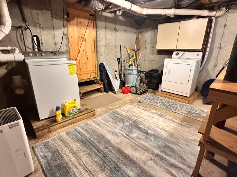 Building Photo - 24 Myrtle Ln