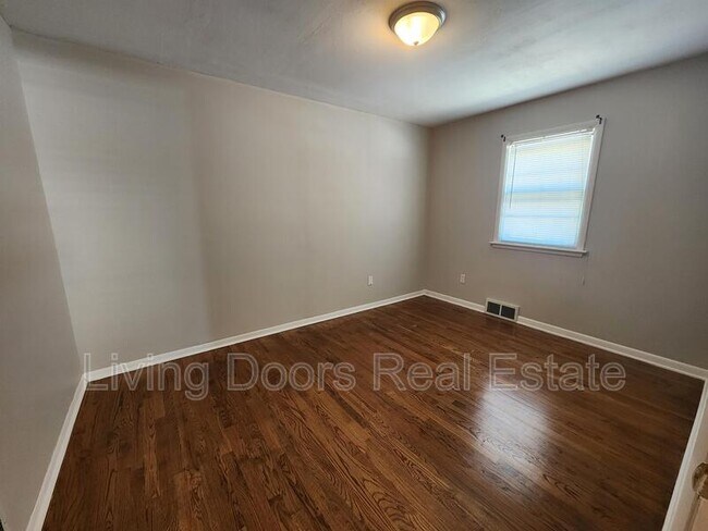 Building Photo - 3701 Lewis Ave