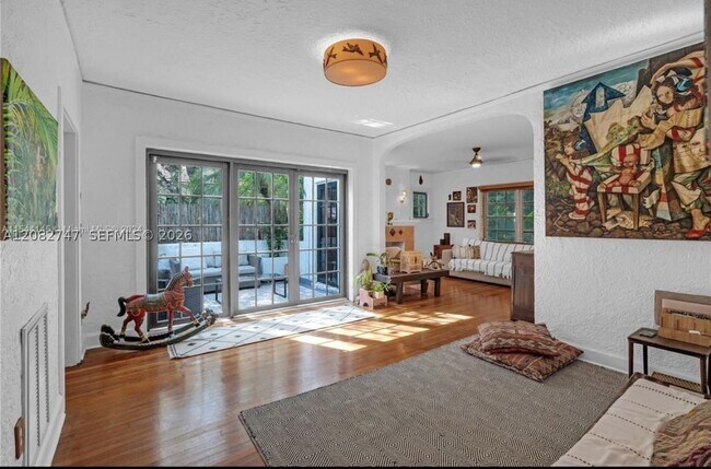 Building Photo - 540 Majorca Ave