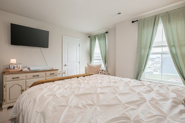 Building Photo - 1232 Savannah Ave