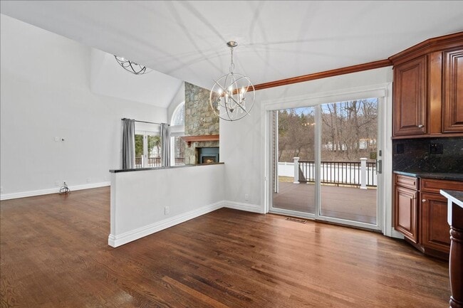 Building Photo - Spacious 4 Bedroom 4.5 Bath Rental in London Woods!