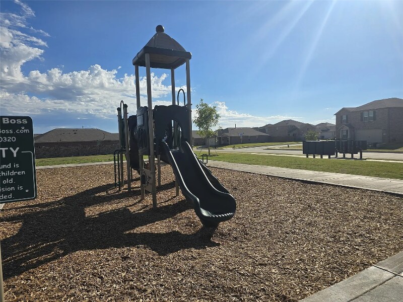 Building Photo - 14138 Lampard St