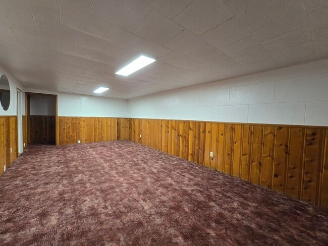 Building Photo - Spacious 4 Bedroom Home with Solar Panels, Fully Fenced Yard on Rimrock Rd