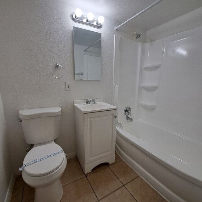 Building Photo - 2900 Marlin Ave