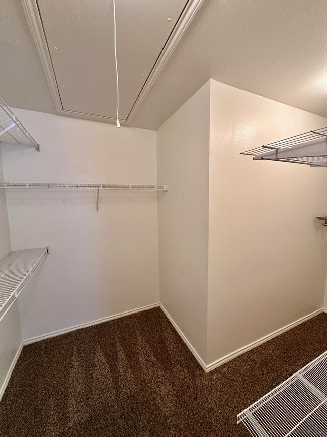 Building Photo - 3 BD/2.5 BATH AVAILABLE FOR IMMEDIATE MOVE...