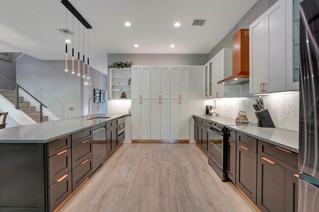 Building Photo - 127 Via Castilla