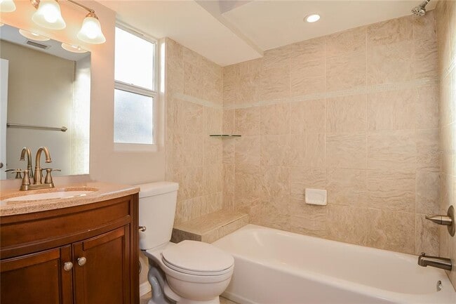 Building Photo - 4600 Sloan Ave