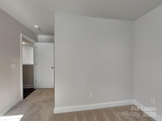 Building Photo - 168 Queenshall Rd