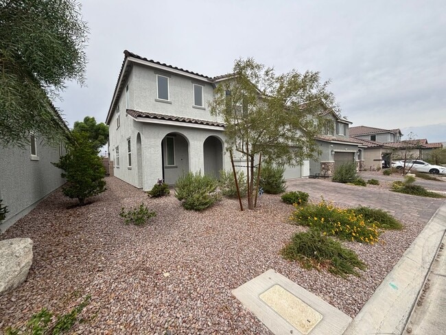 Building Photo - Beautiful 5-Bedroom, 4.5-Bath Home with St...