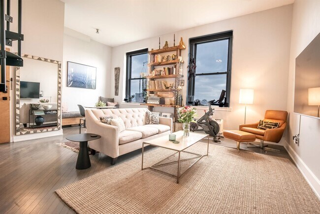 Building Photo - 154 Ogden Ave.