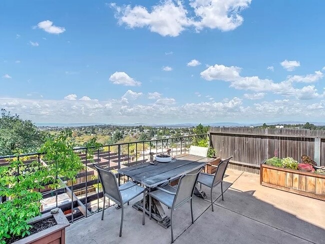 Building Photo - 107 Pajaro Way