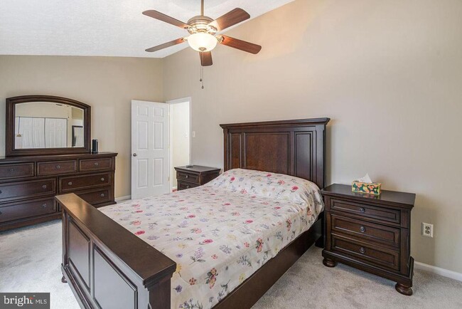 Building Photo - 6121 Cedar Wood Dr