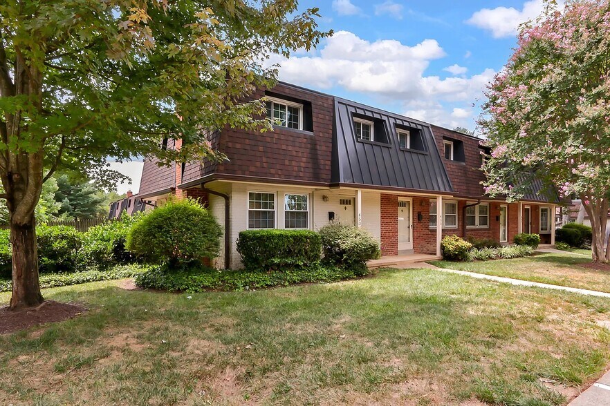Building Photo - 453 Hampton Ct