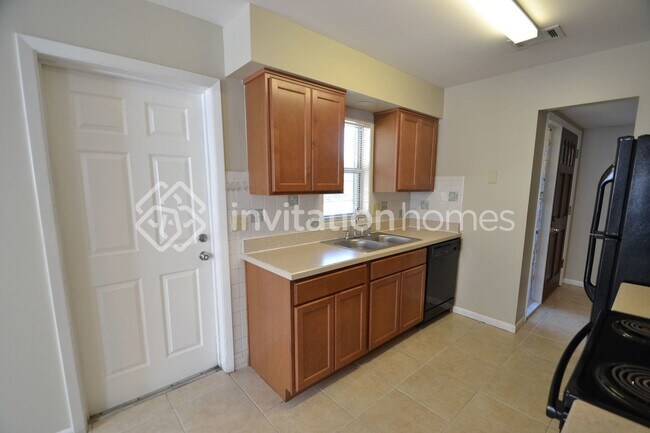 Building Photo - 1500 Overlook Rd