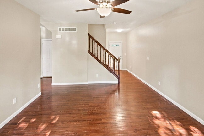 Building Photo - 404 Willott Square Dr