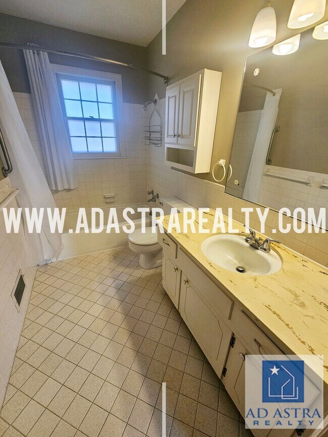 Building Photo - Spacious Duplex in Independence-Available ...
