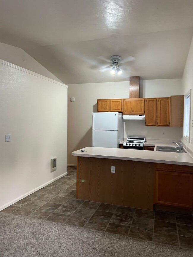 Building Photo - 5954a