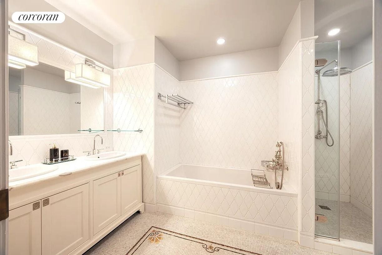 Building Photo - 1 Central Park S