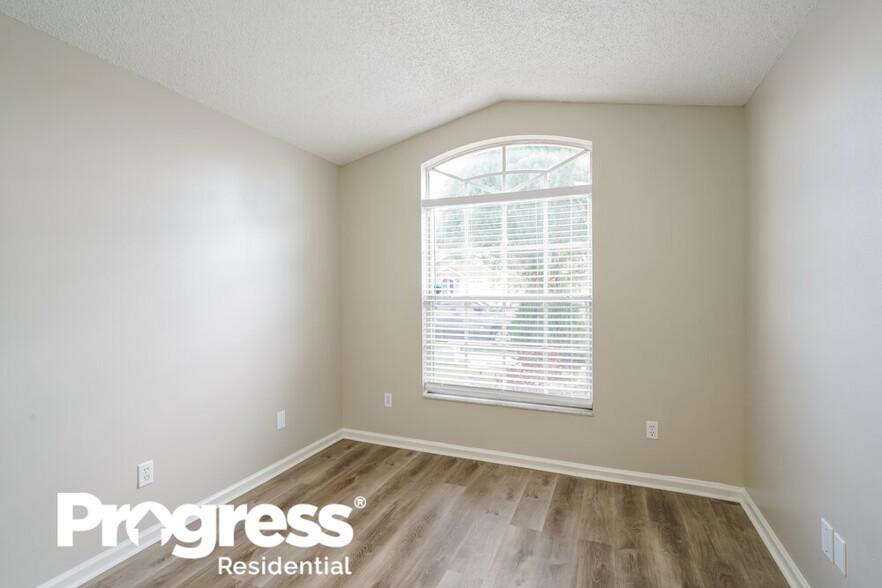 Building Photo - 9710 Red Clover Ave