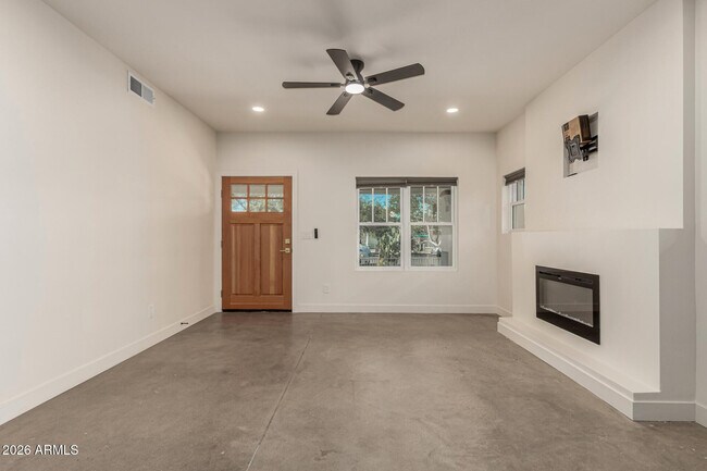 Building Photo - 125 N 11th Ave