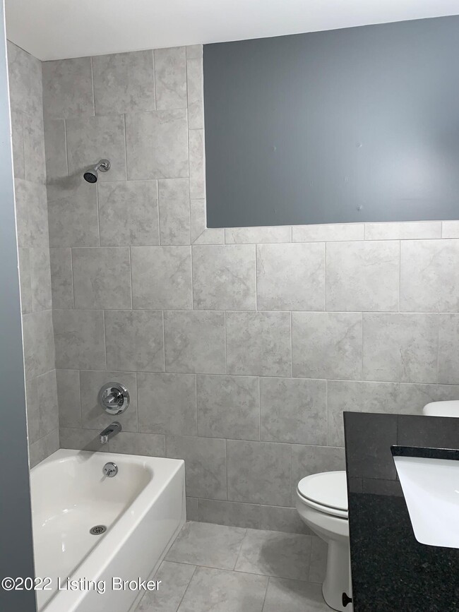 Building Photo - 2220 Heather Ln