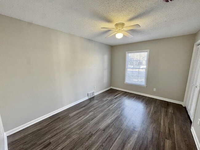 Building Photo - 6843 Amersham Dr