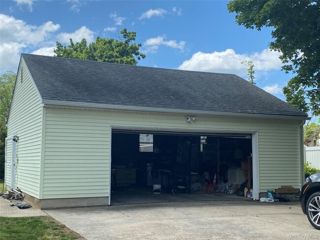 Building Photo - 60 Schmeelk Pl