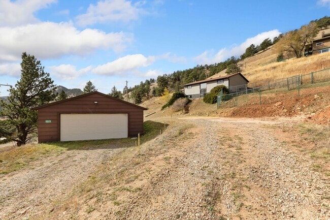 Building Photo - Bright & Beautiful Foothills Home Just Minutes from Downtown Boulder