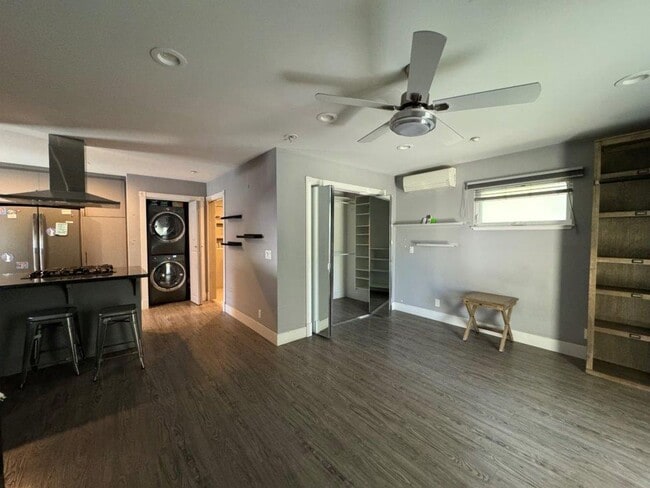 Building Photo - 408 Del Oro Ave