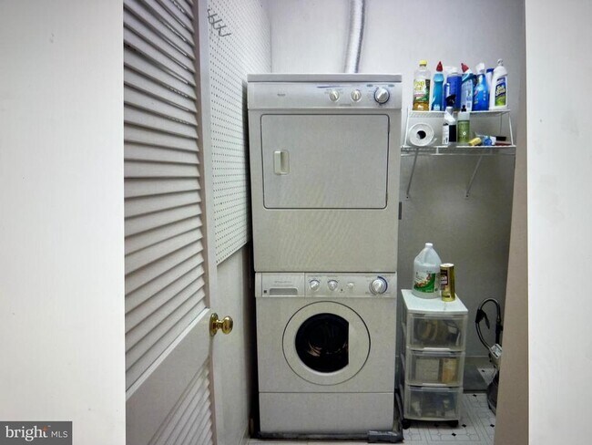 Building Photo - 7256 Glen Hollow Ct