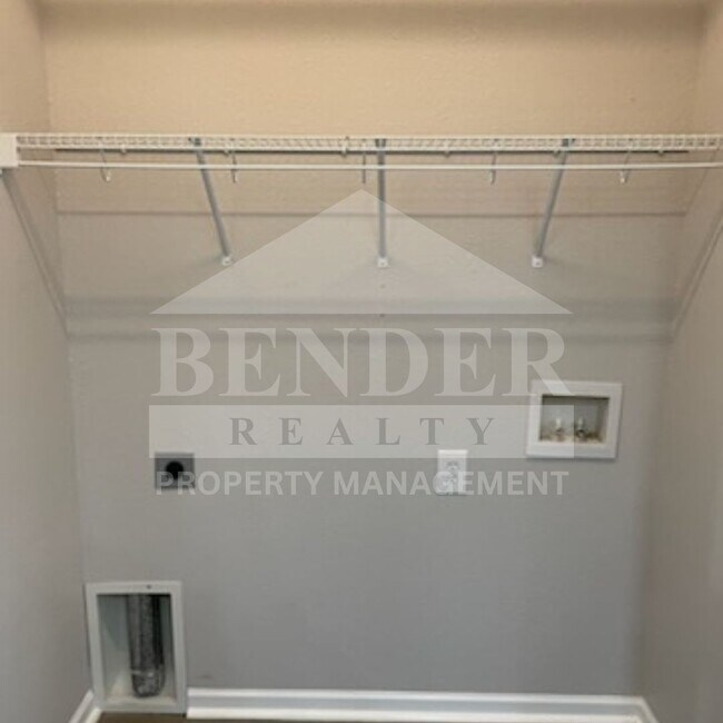 Building Photo - Emmyllie Ct- 130/132